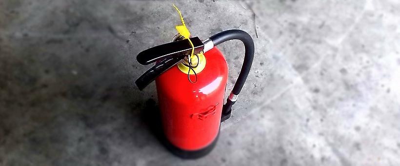 Bild på en handbrandsläckare.